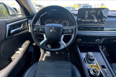 2024 Mitsubishi Outlander SE