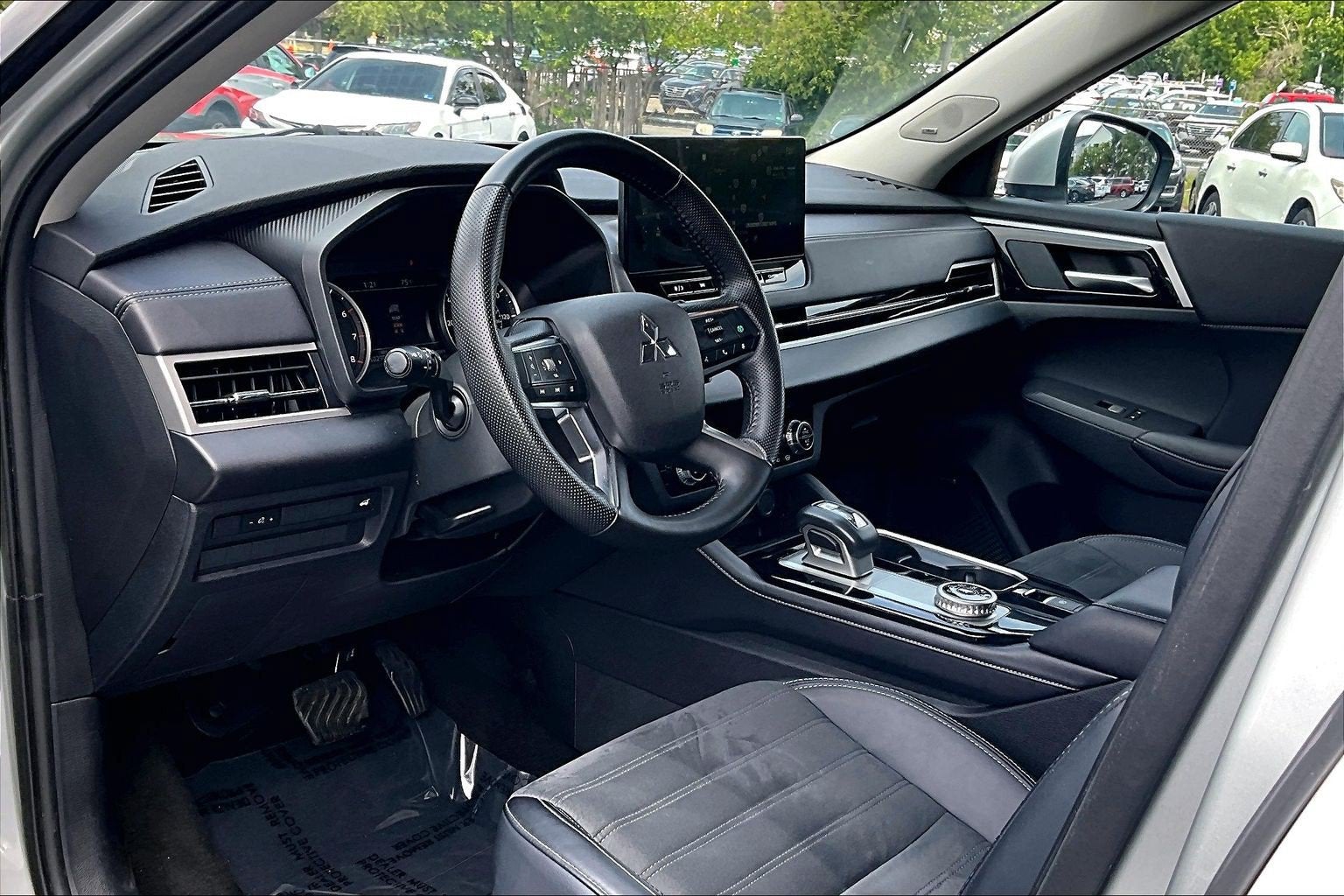 2025 Mitsubishi Outlander SE