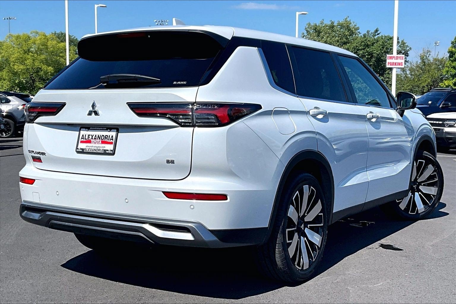 2025 Mitsubishi Outlander SE