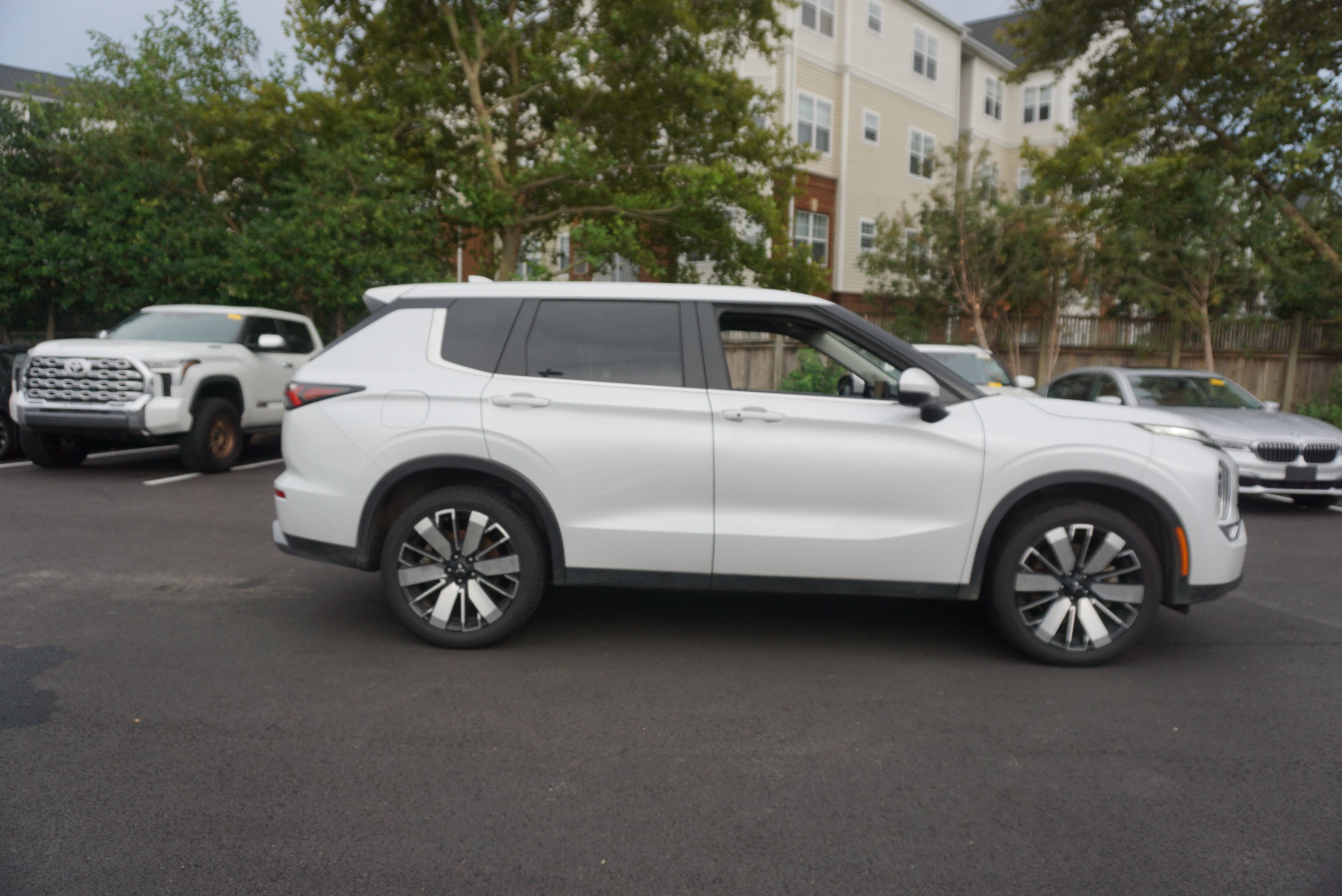 2025 Mitsubishi Outlander SE