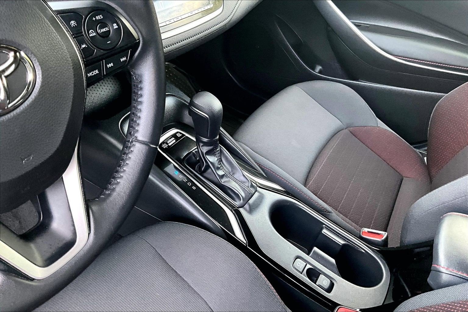 2025 Toyota Corolla SE - Photo 16