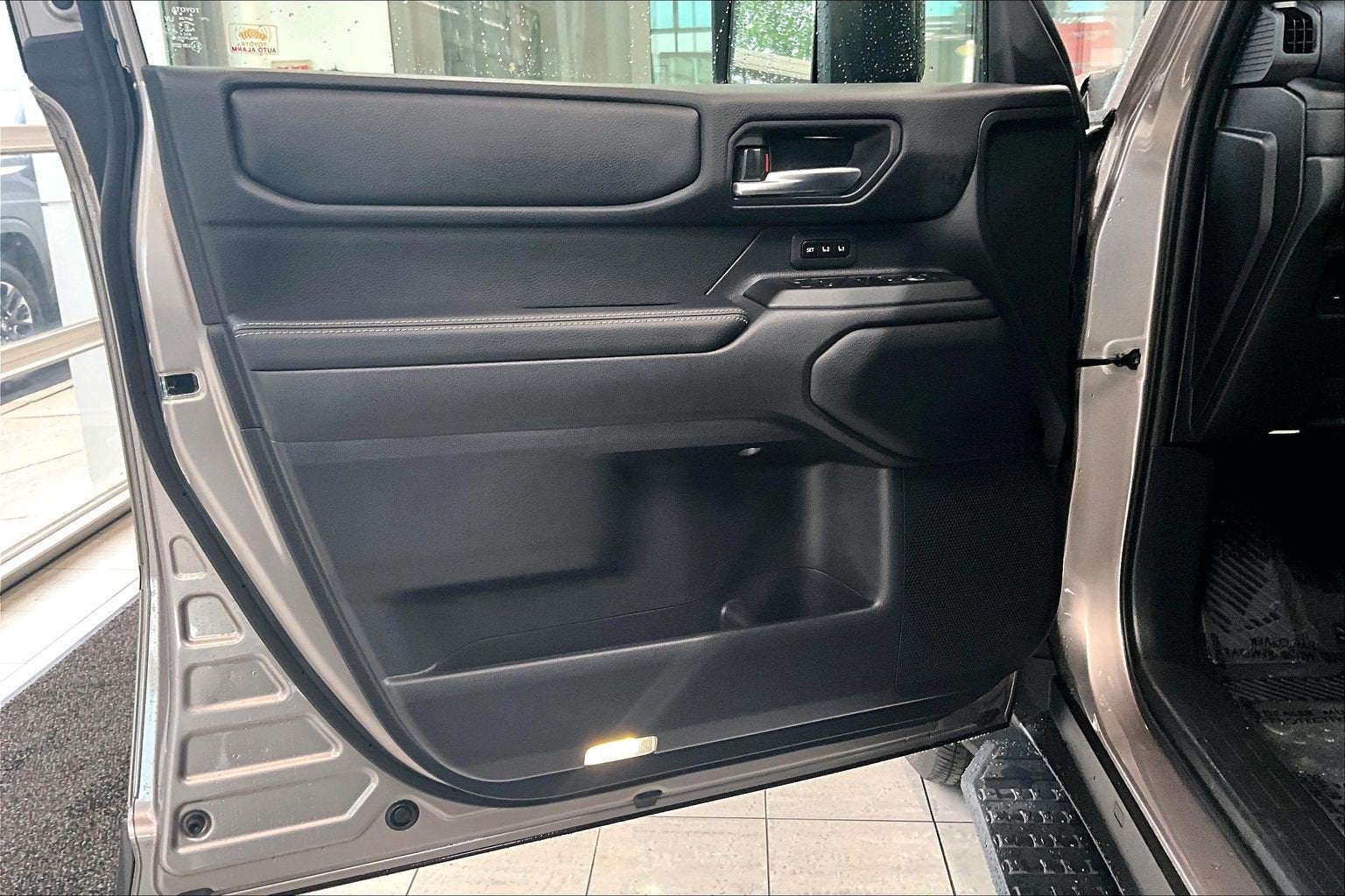 2025 Toyota Land Cruiser 4WD (Natl)