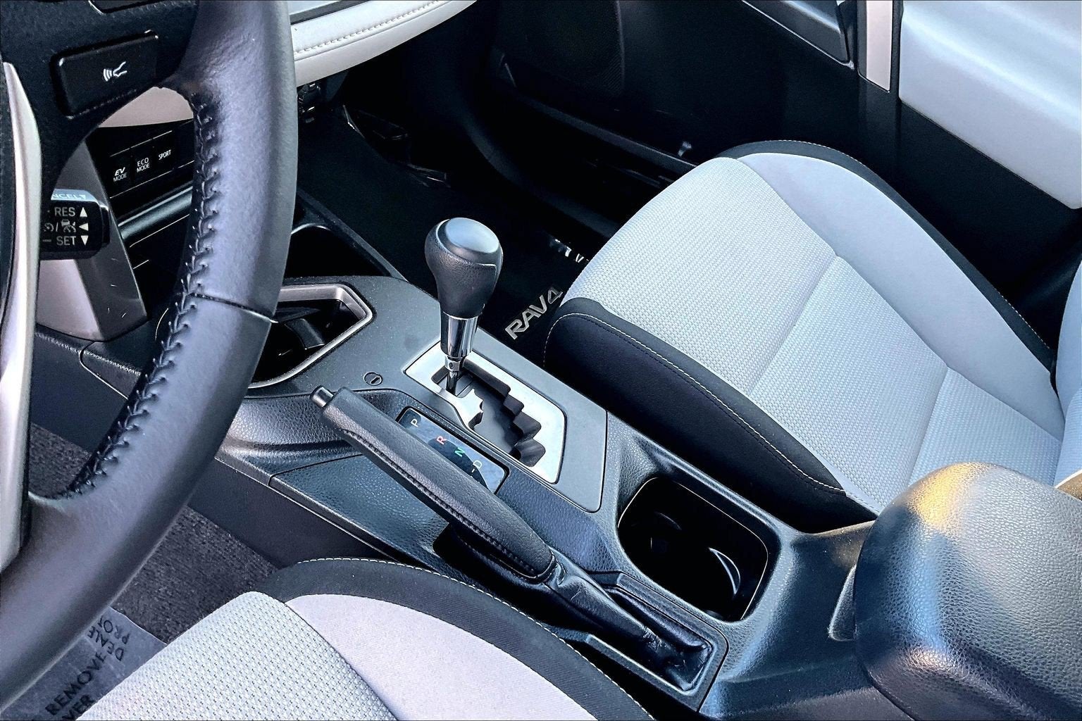 2017 Toyota RAV4 Hybrid XLE