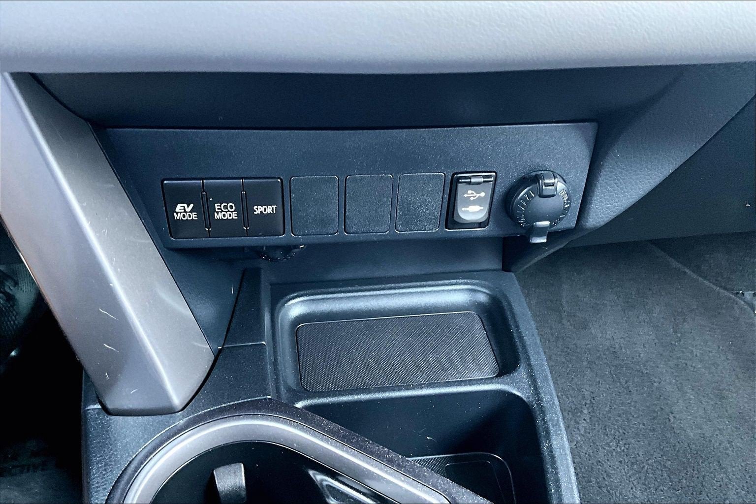 2017 Toyota RAV4 Hybrid XLE