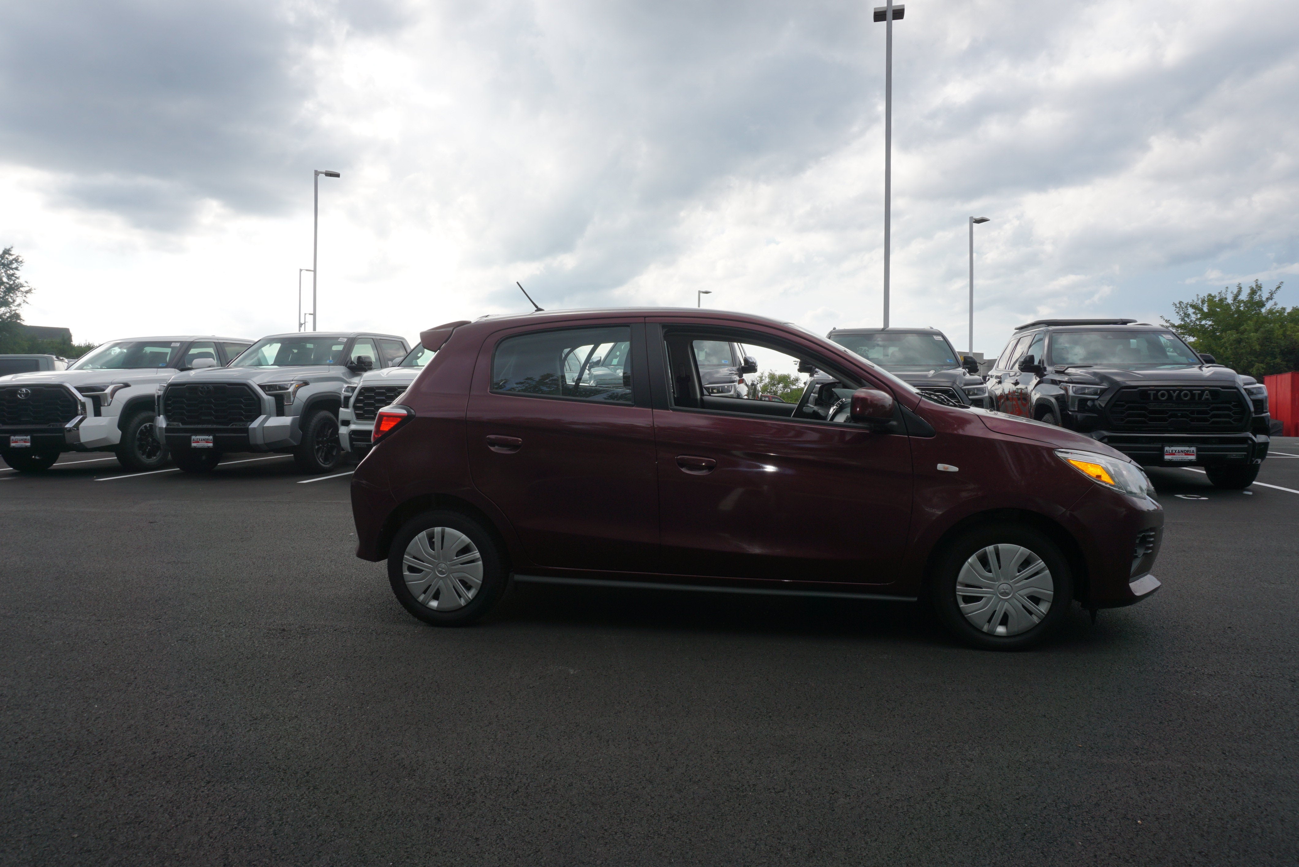 2024 Mitsubishi Mirage ES