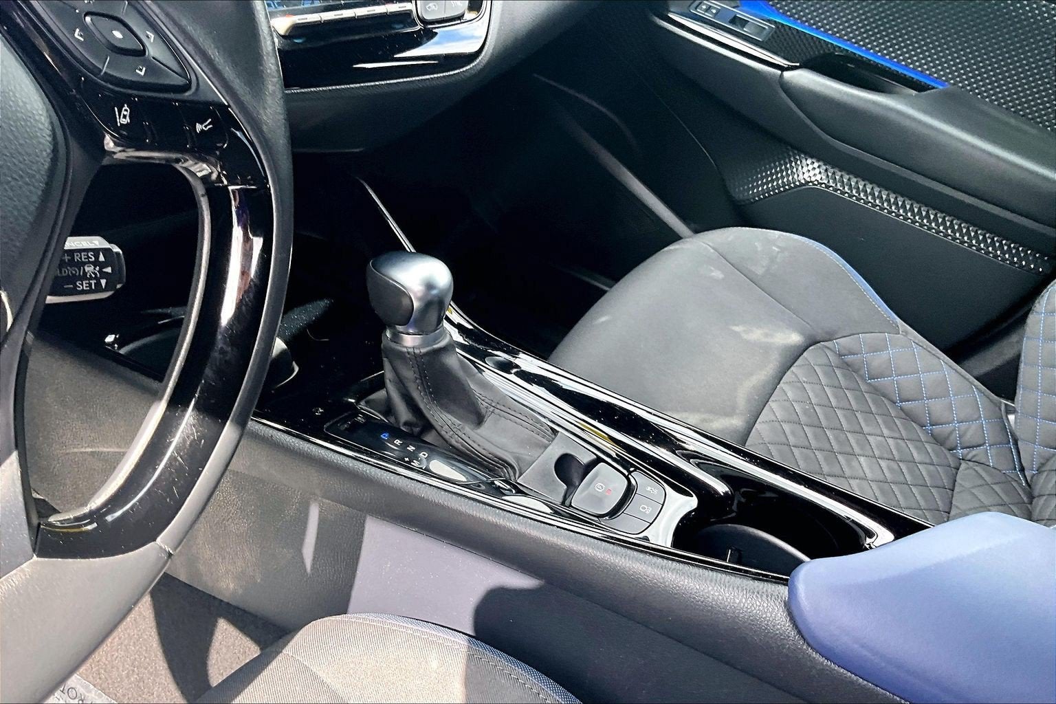 2022 Toyota C-HR XLE