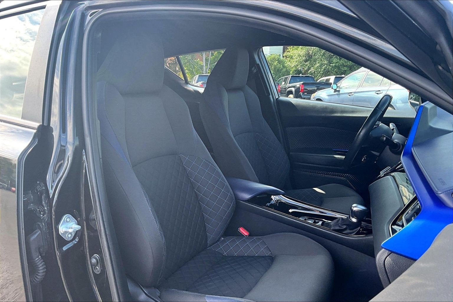 2022 Toyota C-HR XLE