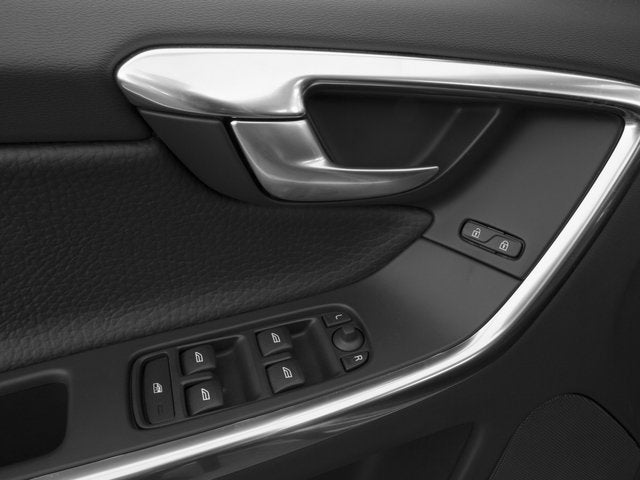 2016 Volvo XC60 T6 Drive-E