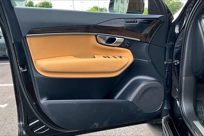 2019 Volvo XC90 Momentum