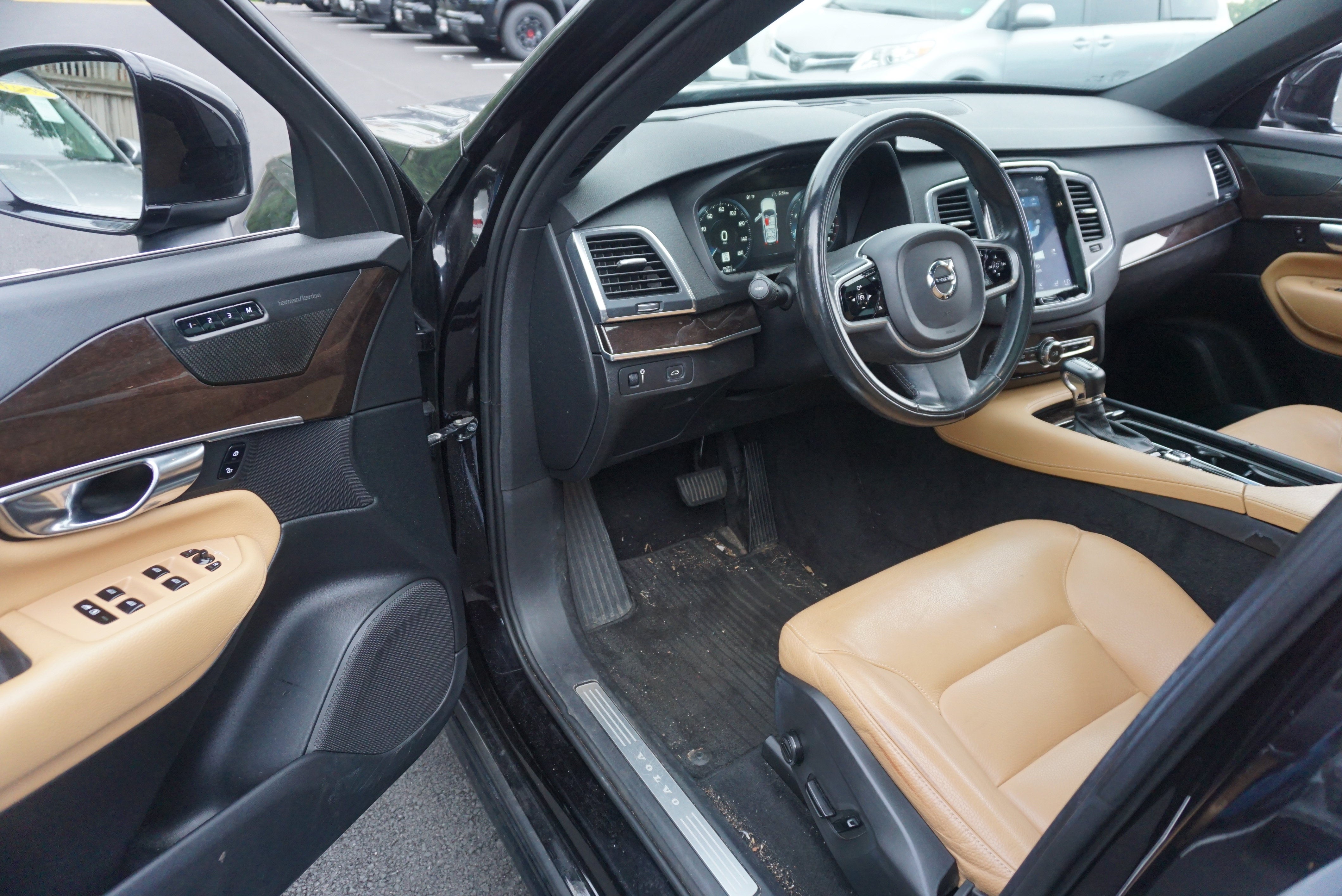 2019 Volvo XC90 Momentum