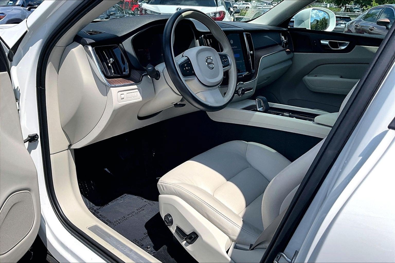 2022 Volvo XC60 Recharge Plug-In Hybrid Inscription Expression