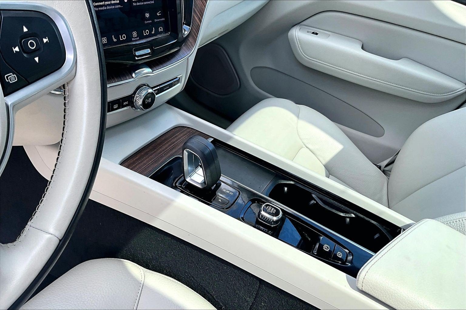2022 Volvo XC60 Recharge Plug-In Hybrid Inscription Expression