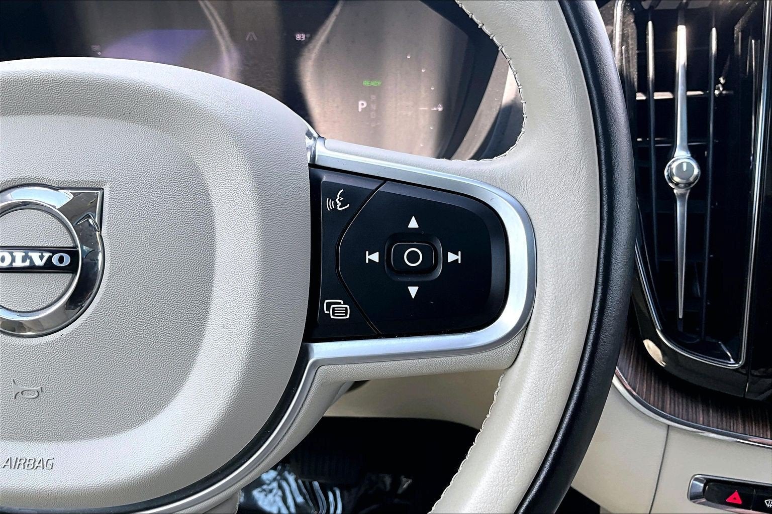 2022 Volvo XC60 Recharge Plug-In Hybrid Inscription Expression