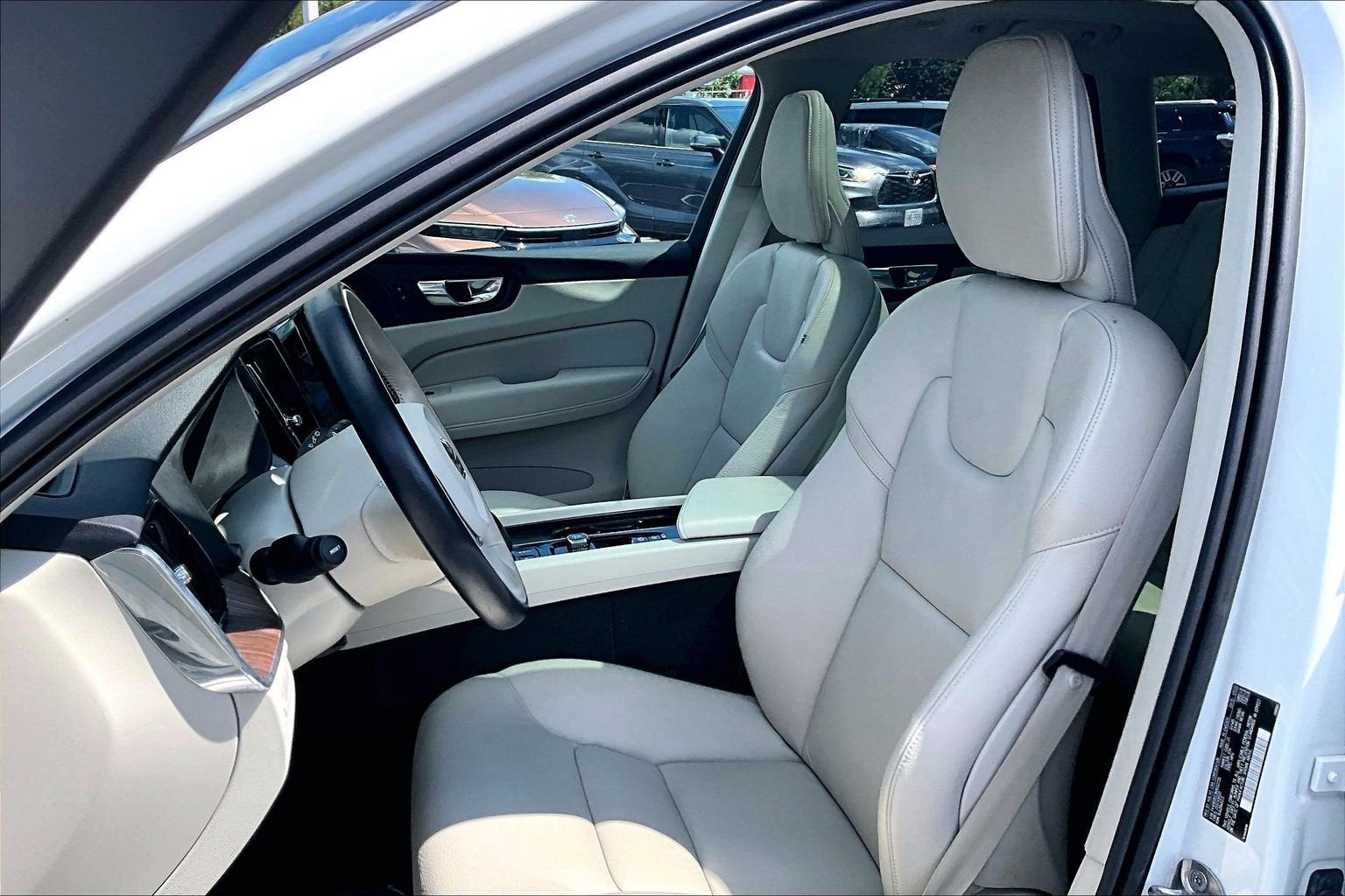 2022 Volvo XC60 Recharge Plug-In Hybrid Inscription Expression