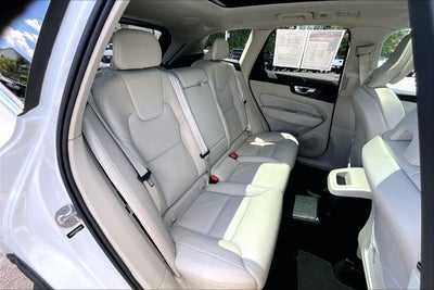 2022 Volvo XC60 Recharge Plug-In Hybrid Inscription Expression