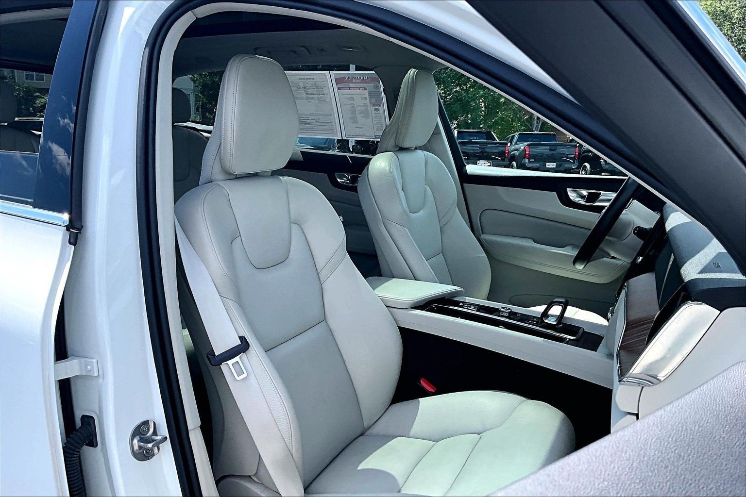 2022 Volvo XC60 Recharge Plug-In Hybrid Inscription Expression