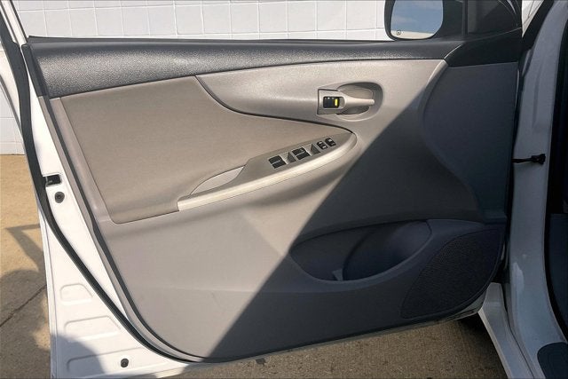 2011 Toyota COROLLA LE