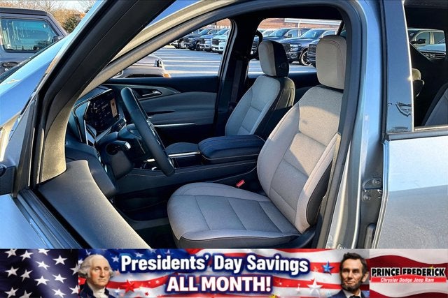 2025 Chevrolet Traverse FWD LT