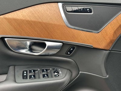 2024 Volvo XC90 Plus Bright Theme