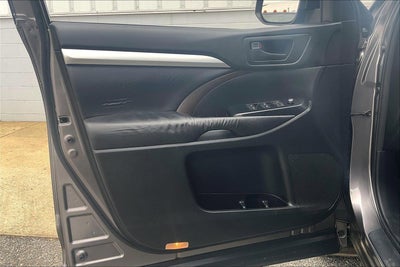 2016 Toyota Highlander LE Plus V6