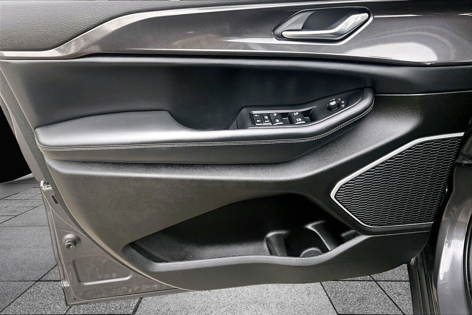 2022 Jeep Grand Cherokee L Laredo LUXURY TECH PKG