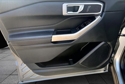 2022 Ford Explorer XLT 4WD WITH FACTORY TOW PKG