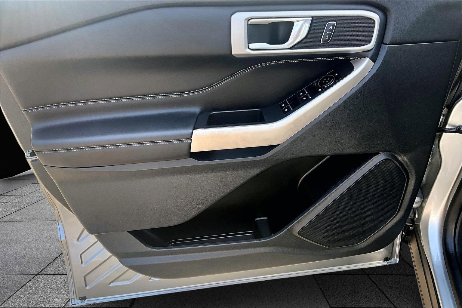 2022 Ford Explorer XLT 4WD WITH FACTORY TOW PKG