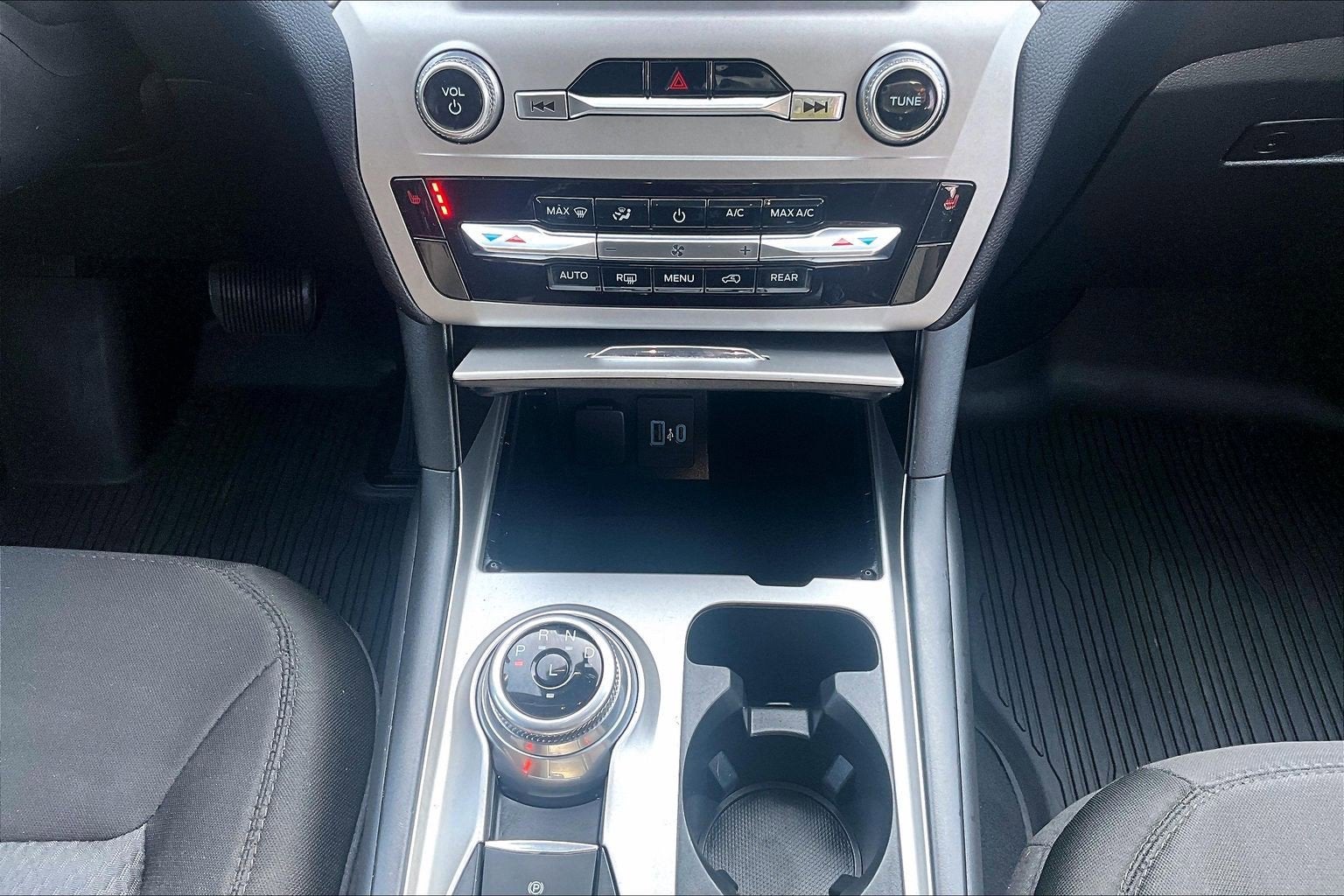 2022 Ford Explorer XLT 4WD WITH FACTORY TOW PKG