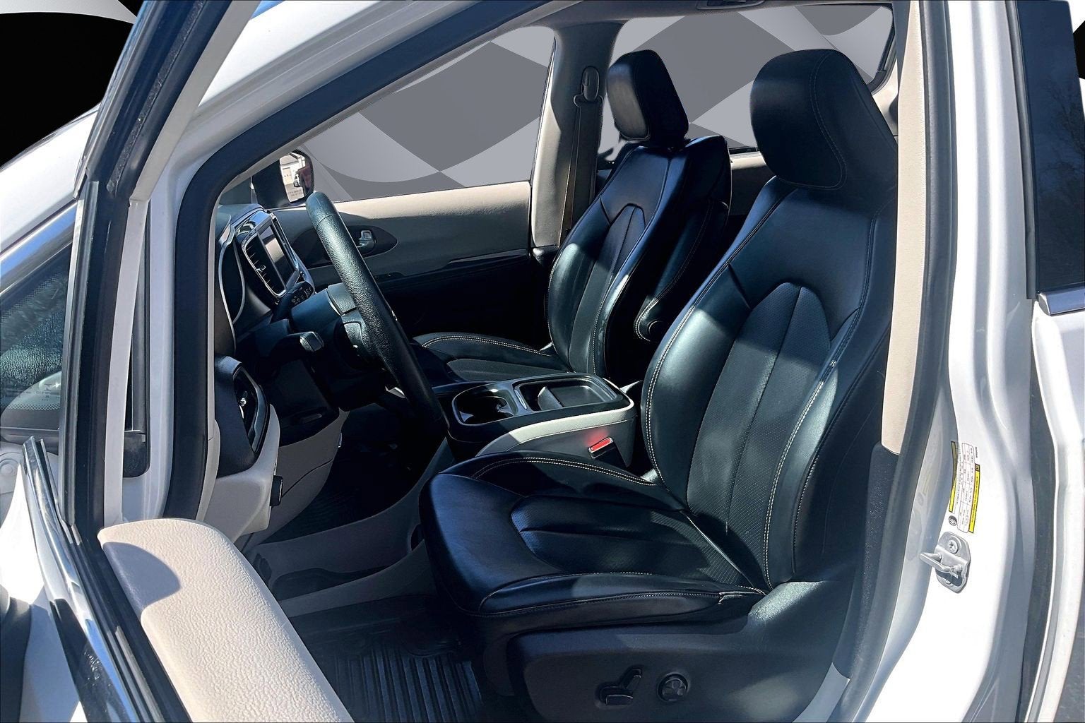 2021 Chrysler Voyager LXI