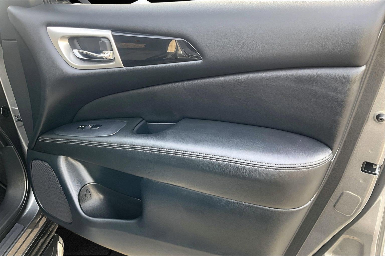 2020 Nissan Pathfinder S